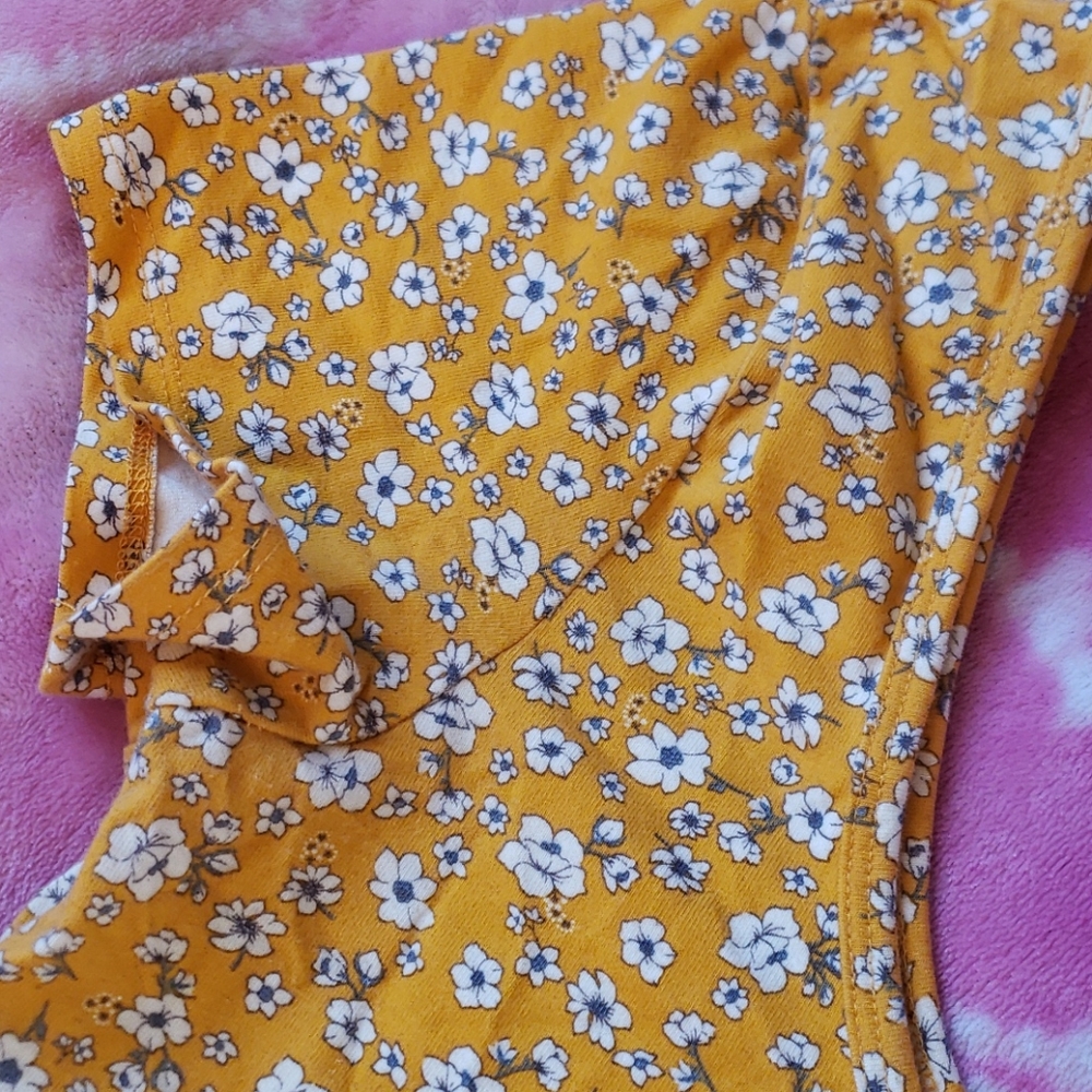 Yellow Flower Pattern Crop Top 🌻 - Picture 2 of 7